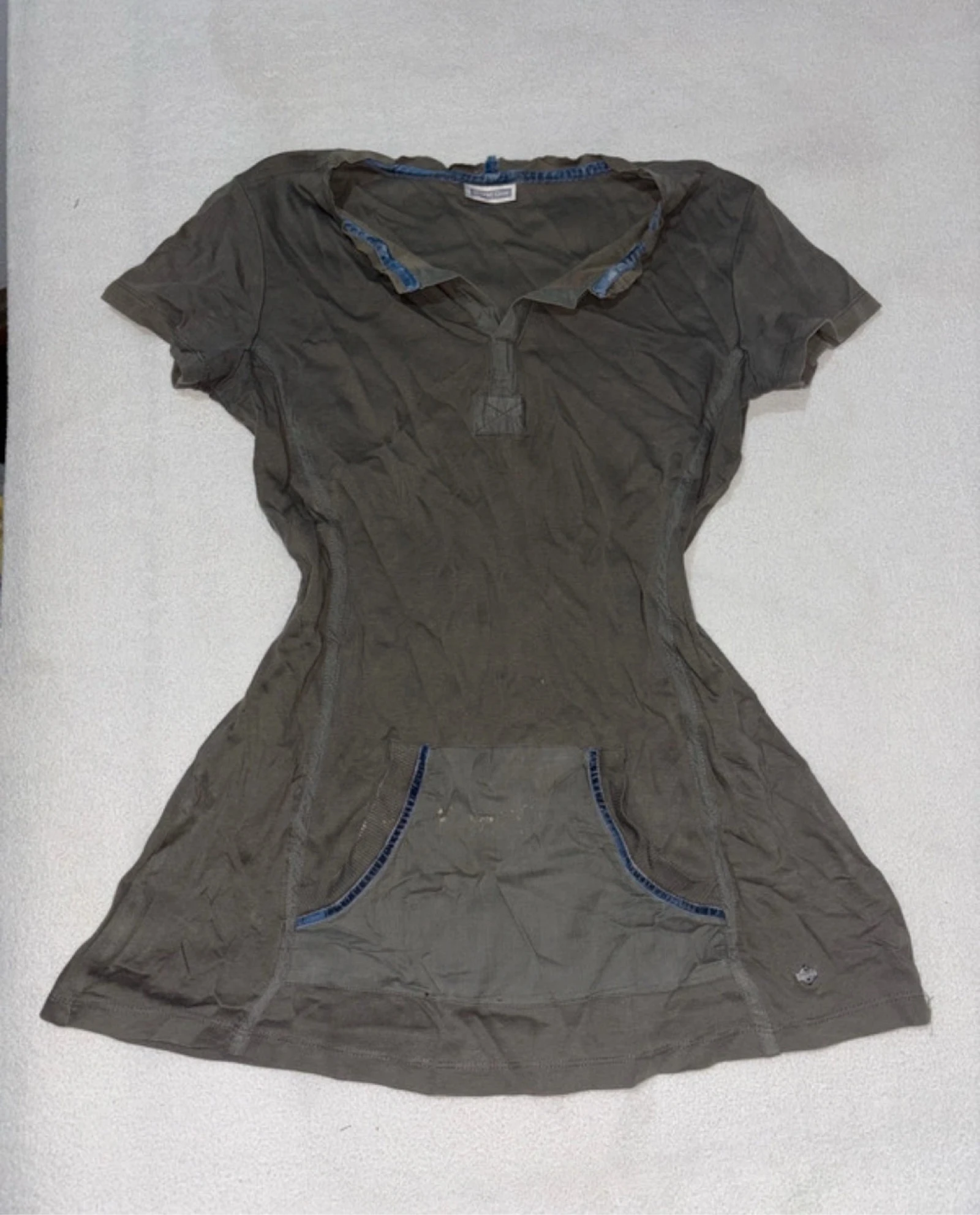 Vestido Corto Deportivo Blusón Caqui con Bolsillo